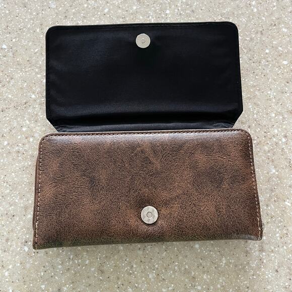 NWOT Embroidered Western Horse Design Tri Fold Zip Faux Leather Wallet - Picture 2 of 8